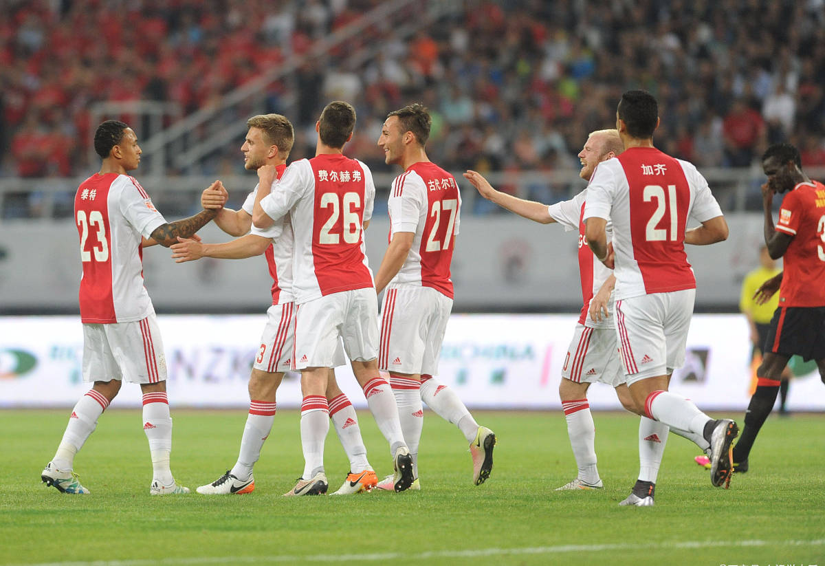 开云官网-阿贾克斯在足球联赛上征服对手