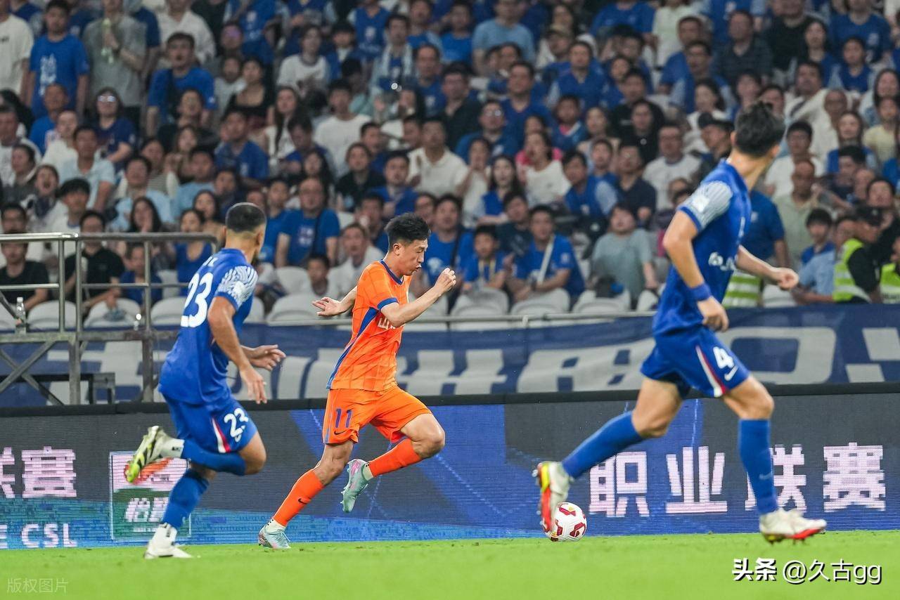中国足球赛事一场备受争议比赛在近日引人关注的简单介绍