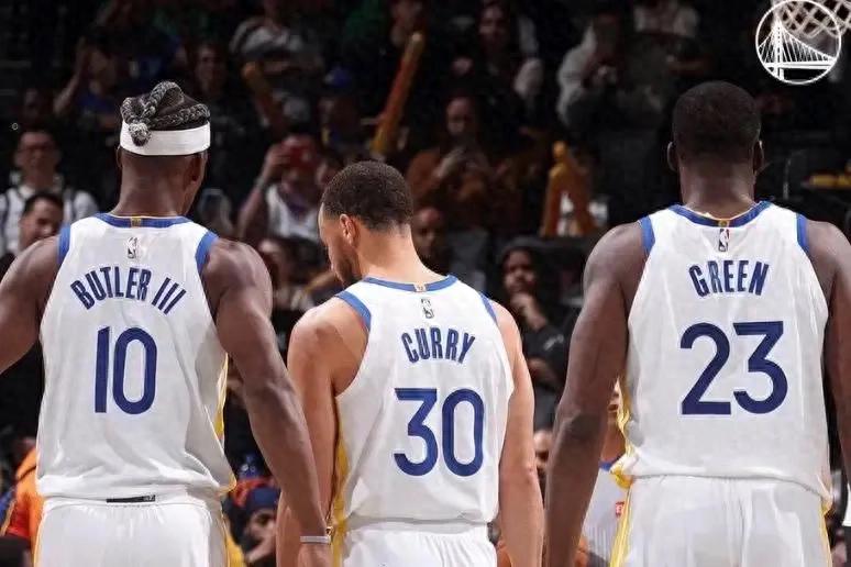 开云体育在线-比赛如火如荼！两队对决好不激动，胜负悬念