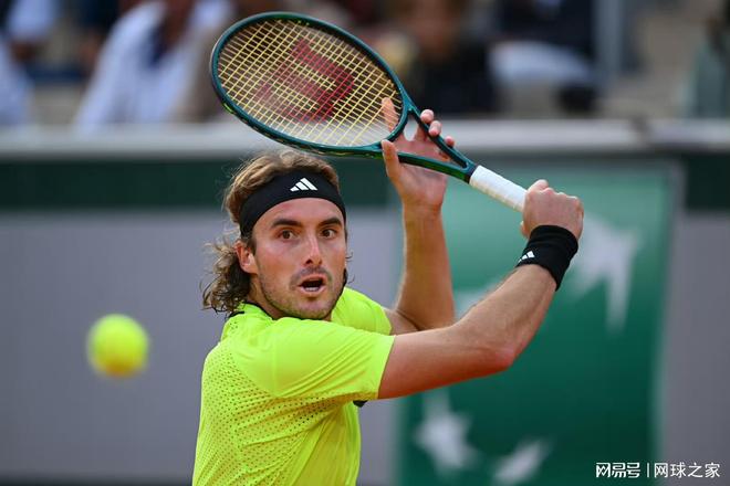 包含英国网球队翻盘德国网球队，西西帕斯打破历史纪录的词条