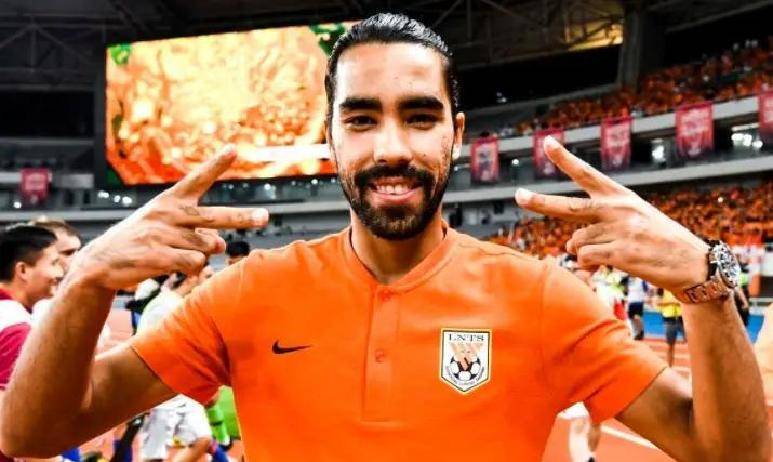 裁判判罚偏颇成争议焦点，球队维权抗议