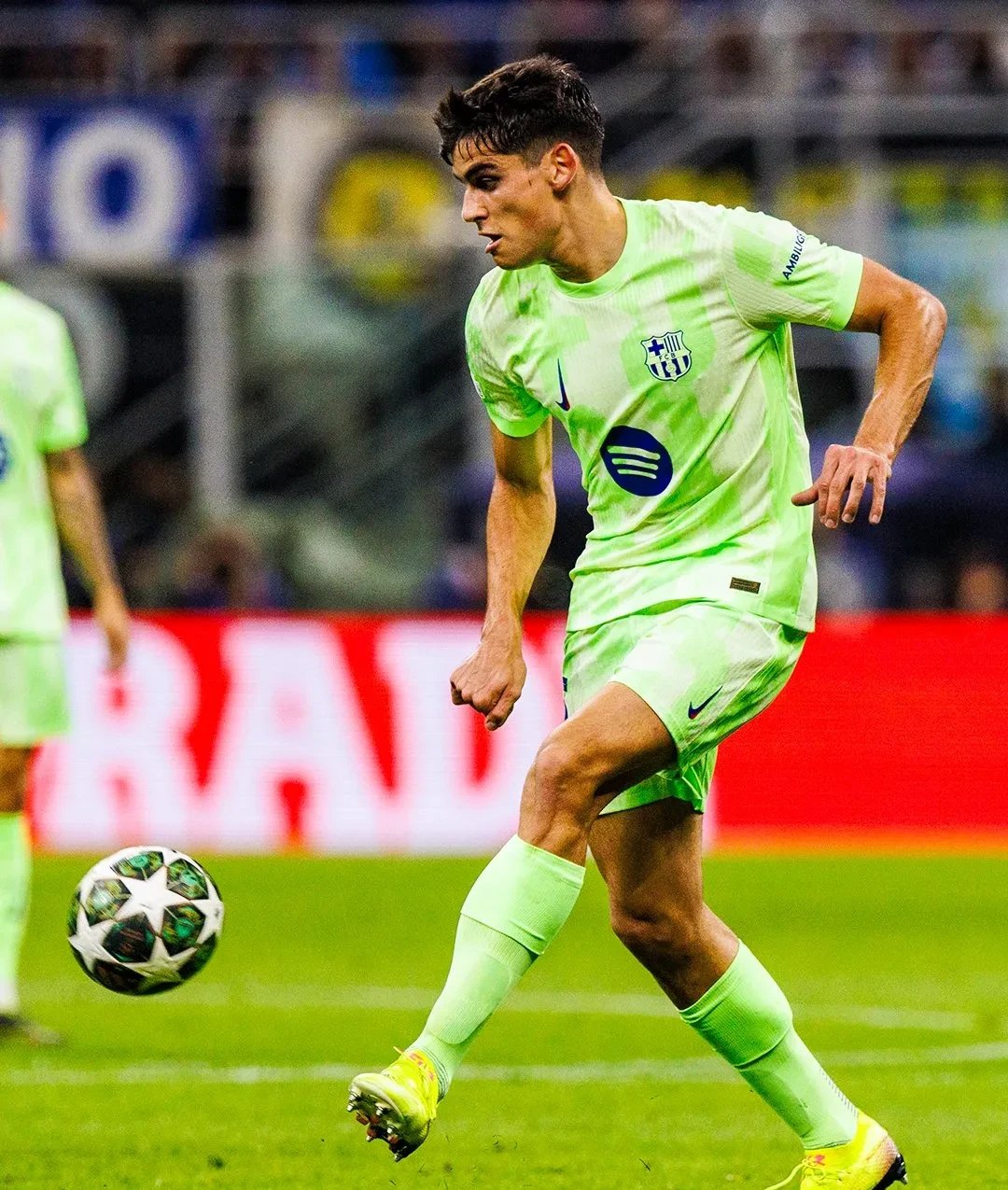 巴萨苦战,欧冠不确定归宿 巴萨苦战,欧冠不确定归宿