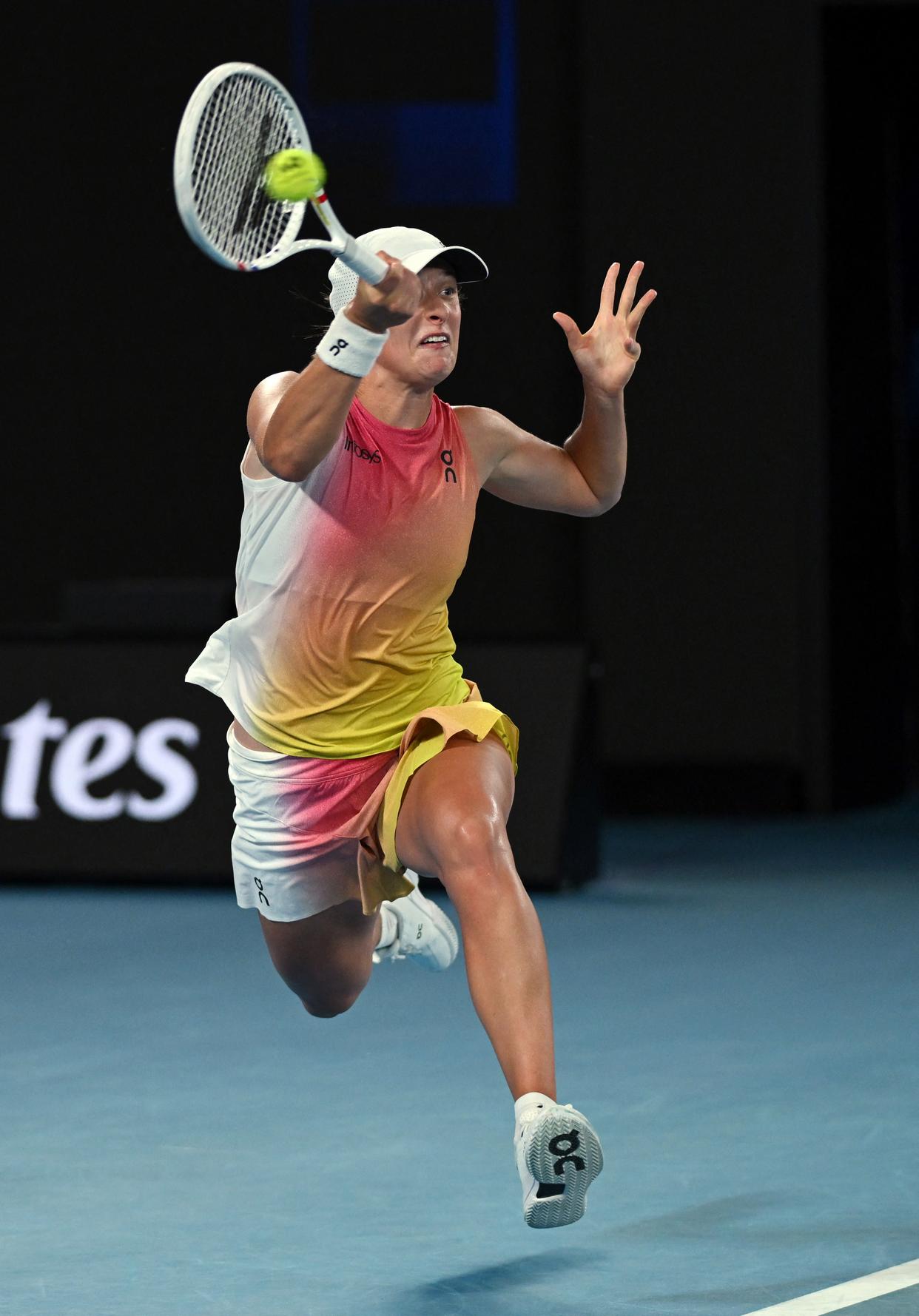 网球选手刷新世界纪录，震撼全场