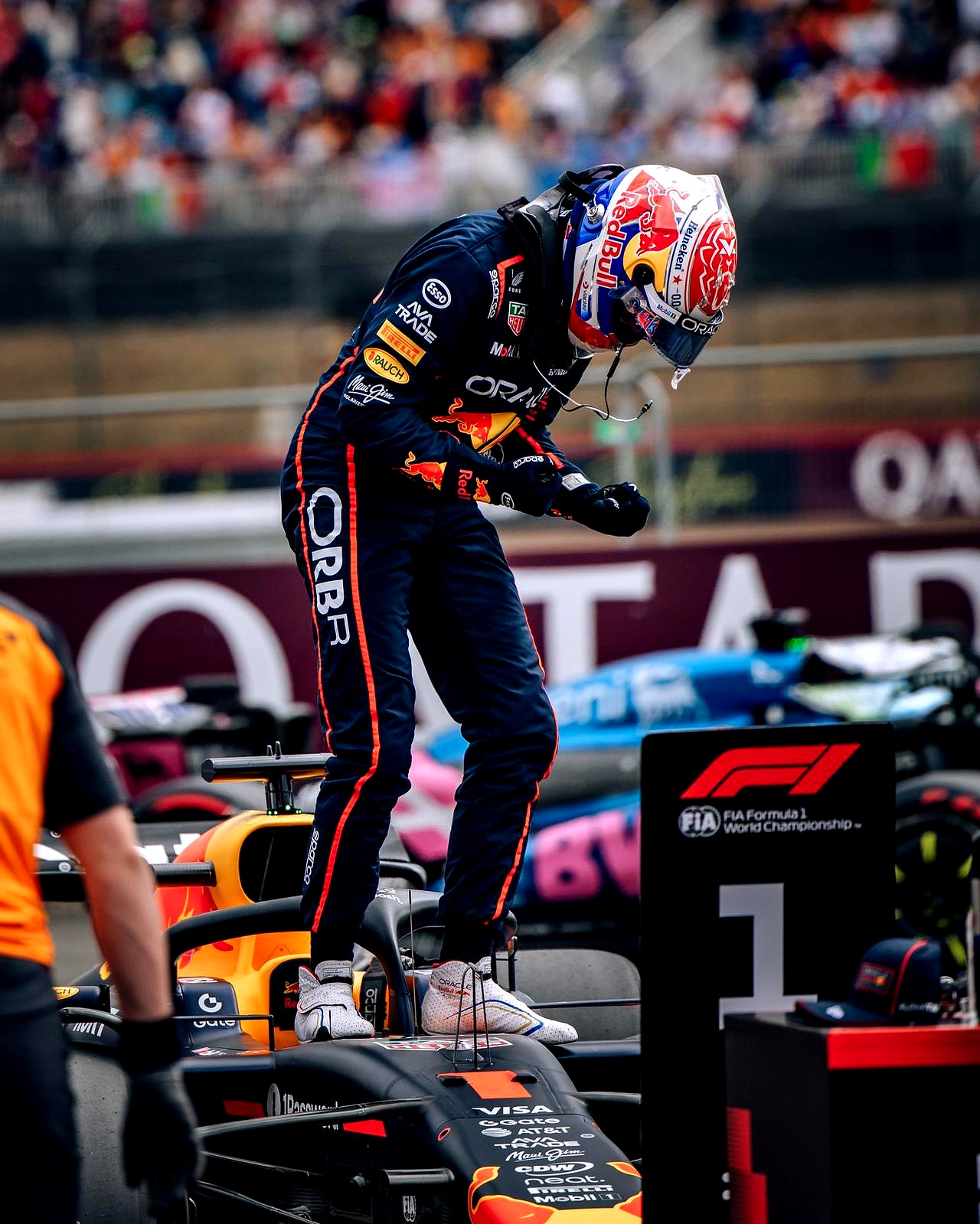 哈斯车队翻盘红牛车队，塞恩斯关键制胜的简单介绍