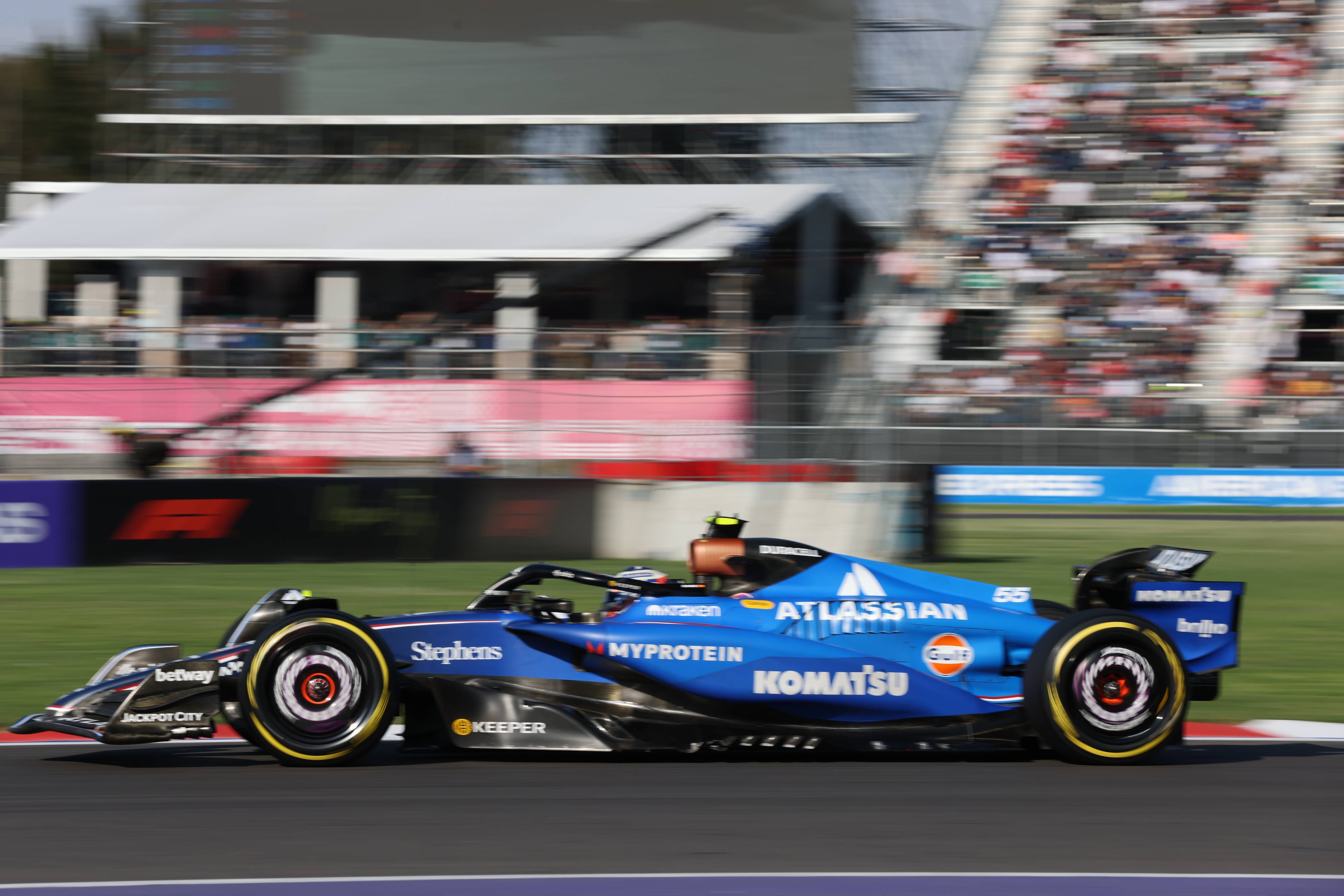 开云体育登录-梅赛德斯横扫迈凯伦，塞恩斯统治全场的简单介绍