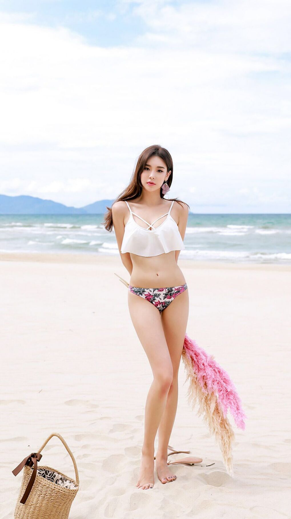 足球两极的共鸣，从友谊赛绝杀到半决赛接管