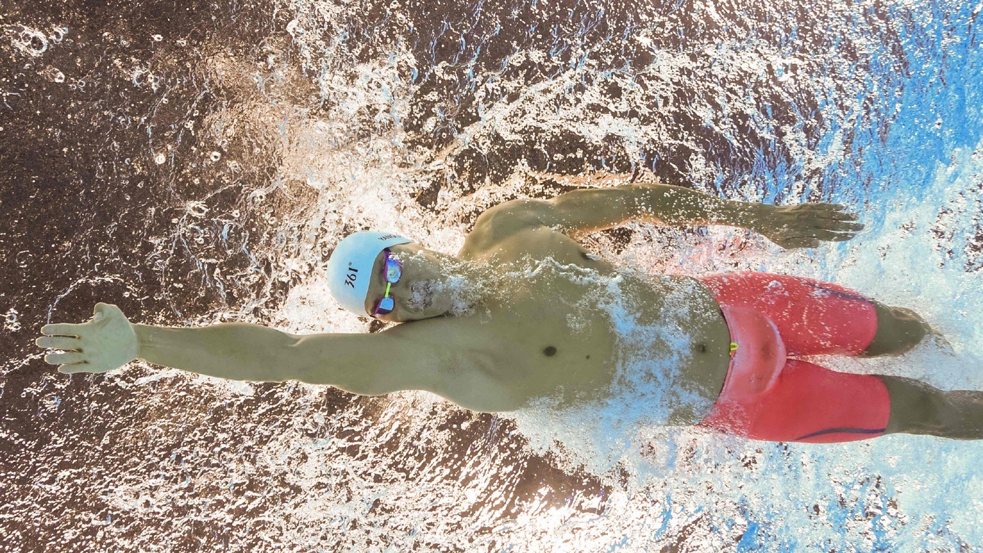 开云体育-让前锋们汗颜的边路主宰—阿什拉夫在英超争冠之夜的完美定义