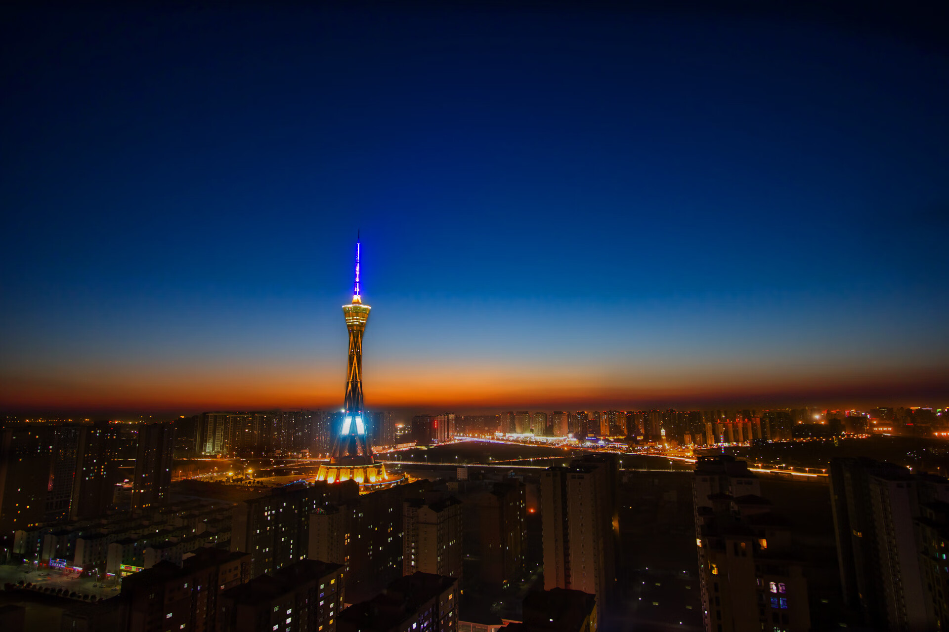 孤独的巨人,范戴克与那场被日本改写的历史—2026世界杯关键战,一个王朝背影下的唯一性瞬间